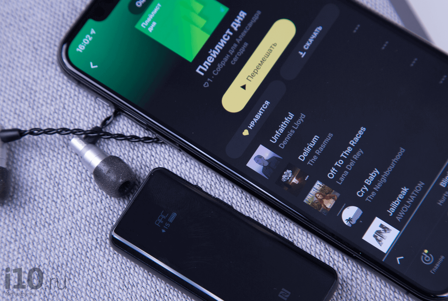 Это устройство может улучшить звук в наушниках iPhone (и кое-что еще)
