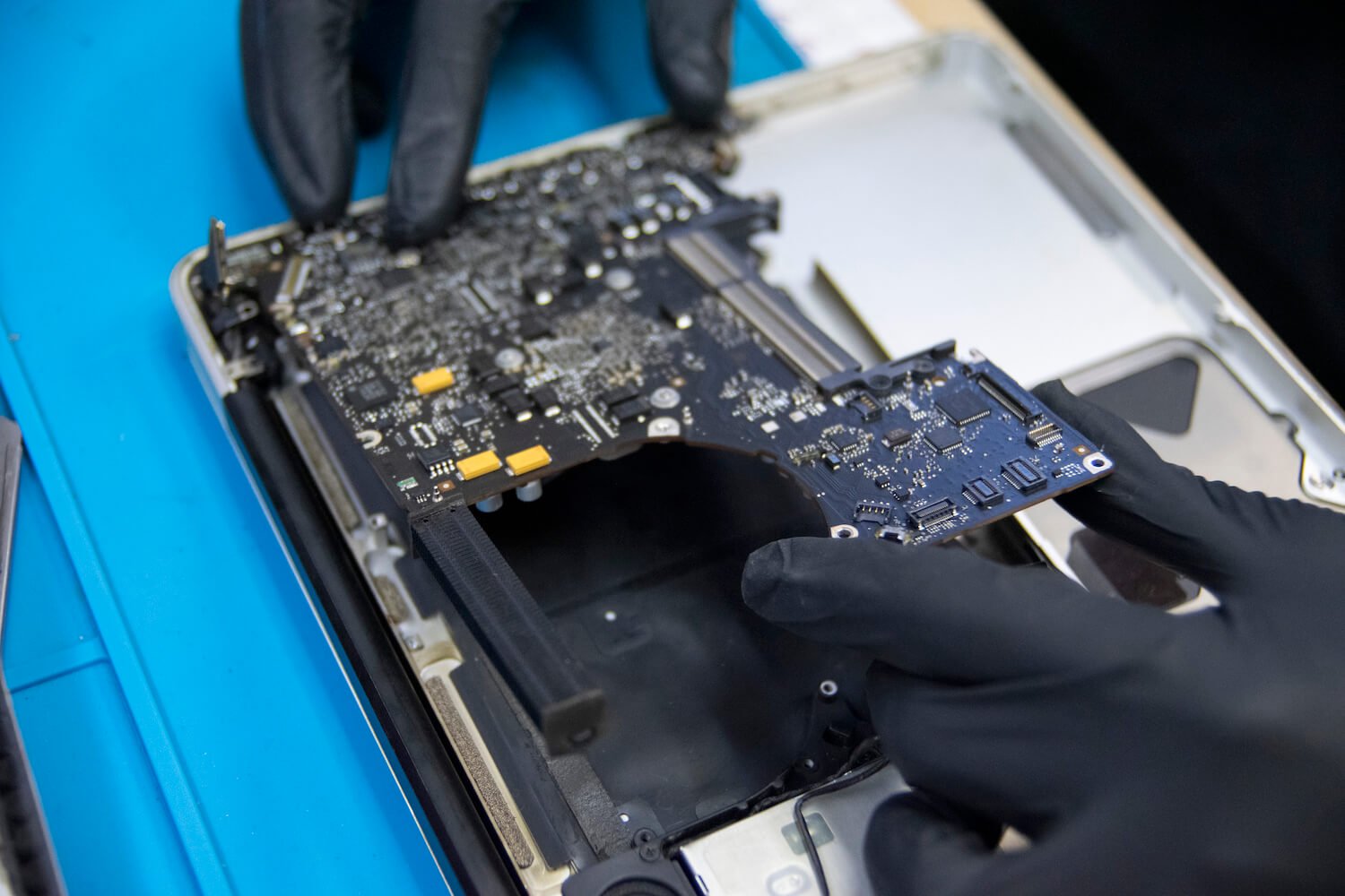 Возвращаем к жизни старый MacBook Pro: два SSD, полная чистка и не только