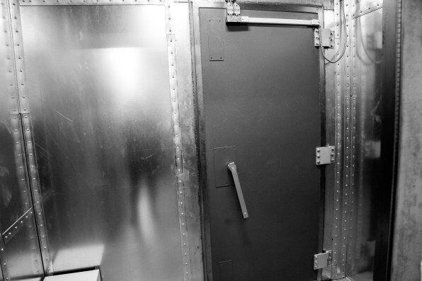 Как выглядит лаборатория по взлому iPhone полиции Нью-Йорка