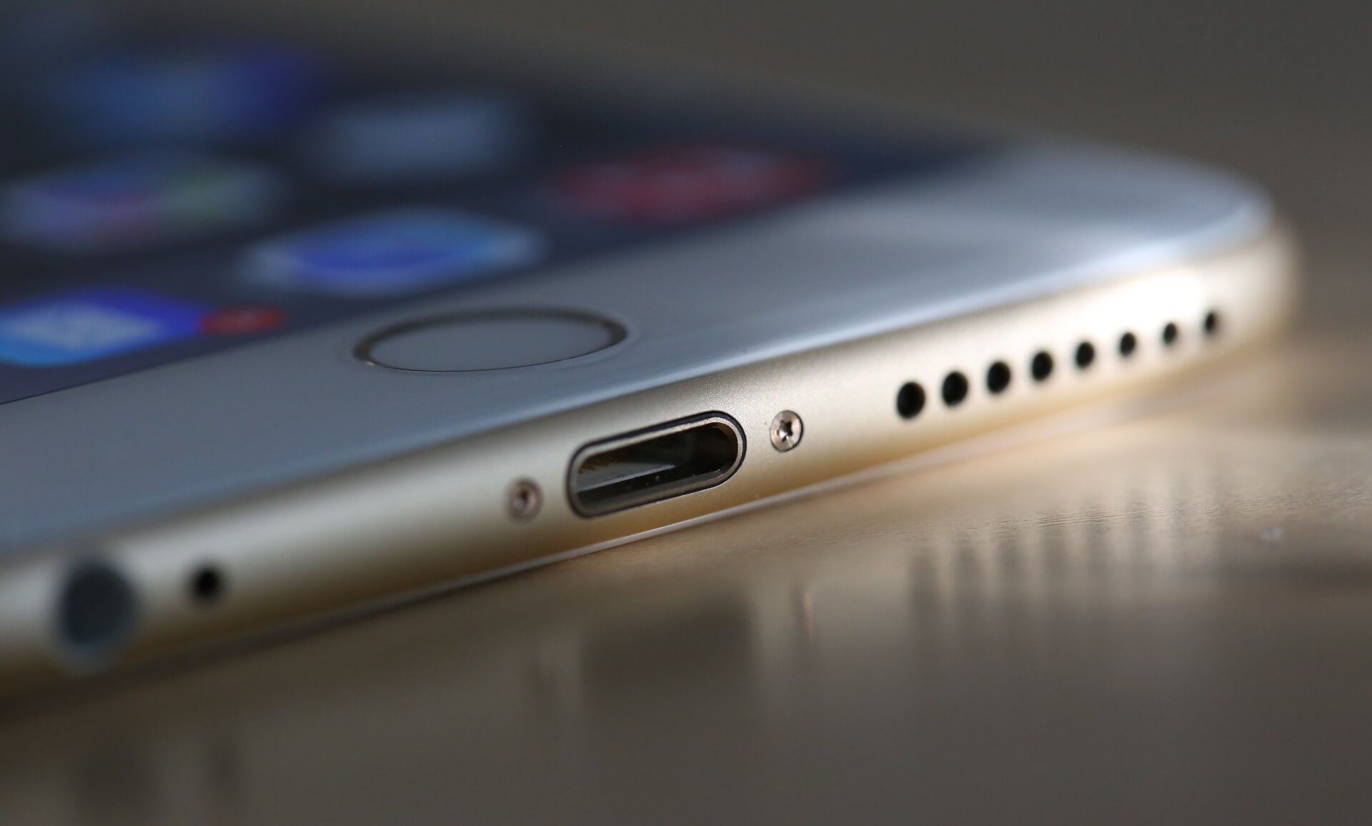 Европарламент хочет принять закон, чтобы перевести iPhone на USB-C