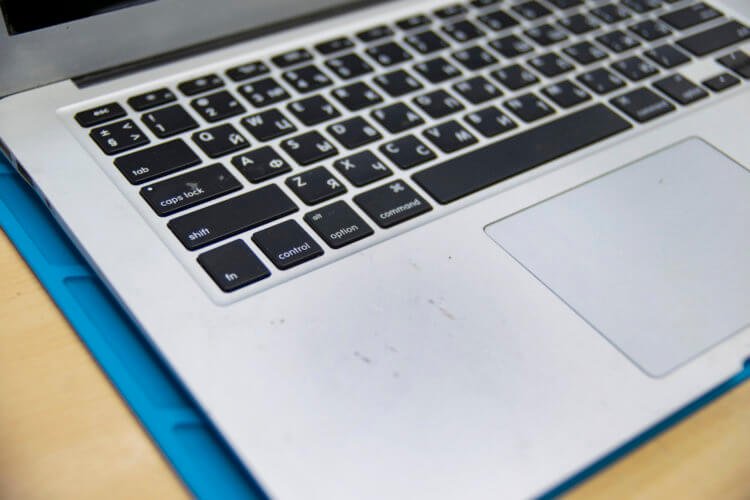 Что нужно делать, если в MacBook попала вода