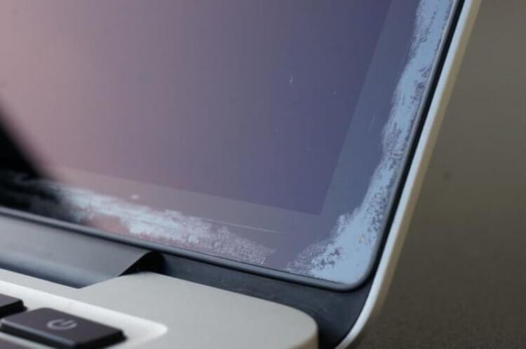 Apple признала, что с экранов MacBook Air Retina тоже сходит антибликовый слой