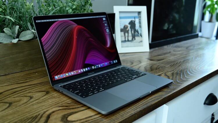 В России начались продажи нового MacBook Pro 13″ с клавиатурой «ножницы»