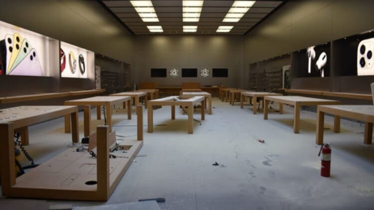 Apple пришлось закрыть большую часть магазинов в США — их разграбили вандалы
