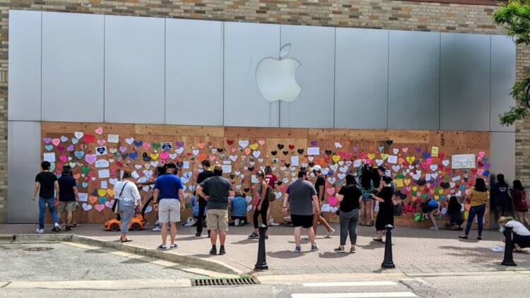 Что все-таки случилось с Apple и Apple Store?