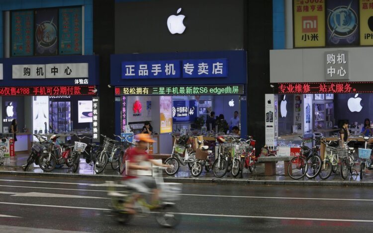 Китай жёстко прогибает Apple под себя. Снова
