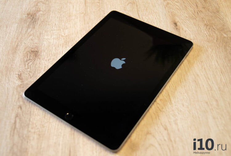 Не загружается iPad и зависает на «яблоке». Как исправить
