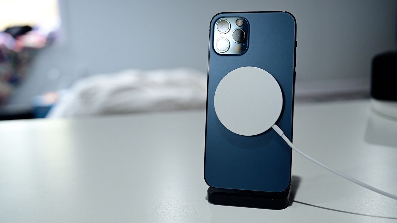 MagSafe заряжает iPhone 12 на максимальной мощности только с одним адаптером