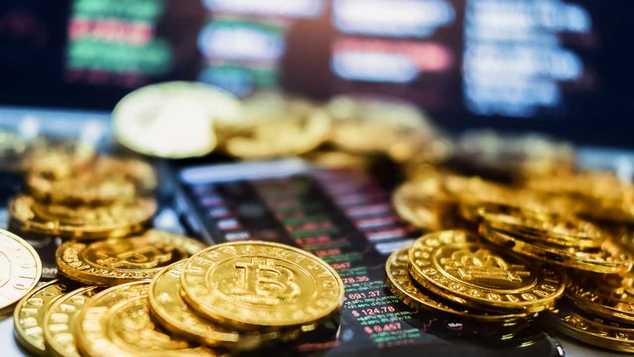 Курс Bitcoin на бирже Livecoin поднялся выше 450 000 долларов. Администрация заявила об атаке