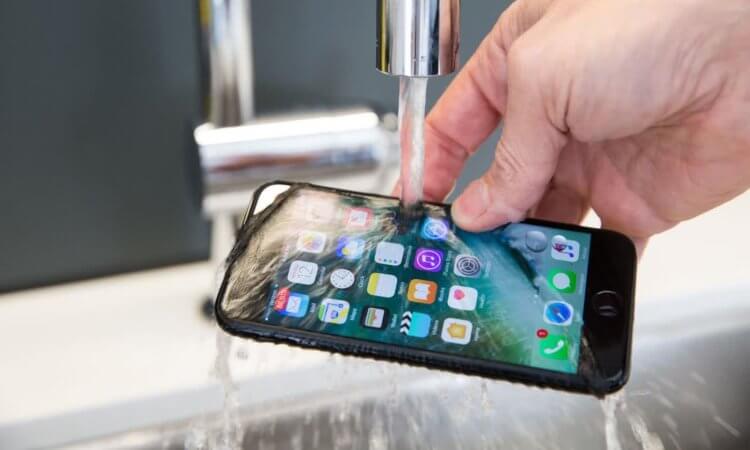 В Италии оштрафовали Apple на 10 миллионов евро за ненастоящую защиту iPhone от воды