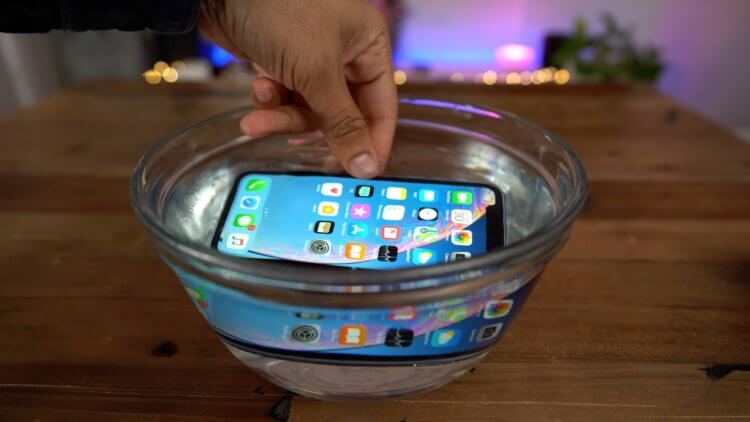 В Италии оштрафовали Apple на 10 миллионов евро за ненастоящую защиту iPhone от воды