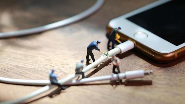 Никогда не пользуйтесь выездным ремонтом iPhone!