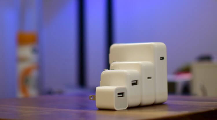 Почему зарядные устройства Apple такие большие и чем они хуже остальных