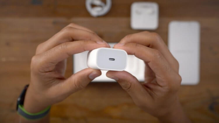 Как Apple помогла природе и самой себе, убрав зарядник из коробки с iPhone