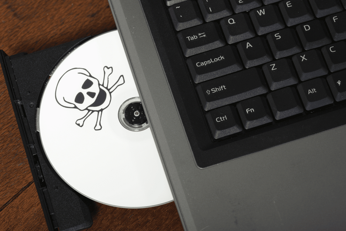 Пиратские версии Microsoft Office и Adobe Photoshop похищают данные и криптовалюту