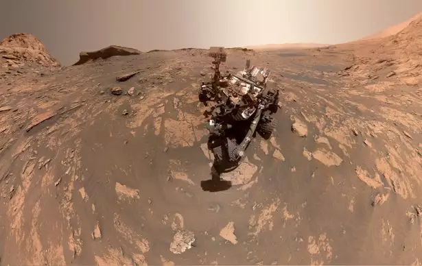 Curiosity сделал новое панорамное селфи на Марсе