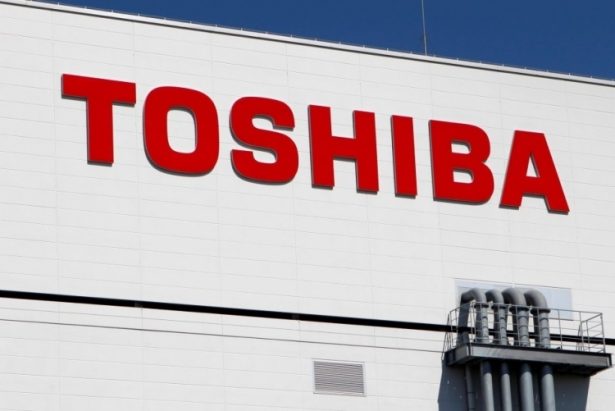 Toshiba разделится на две компании, а не на три, как было запланировано ранее